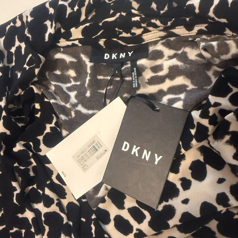 DKNY Shirt Women’s L Black Leopard Short Sleeve Wrap Top Blouse Ladies NWT - Picture 7 of 13